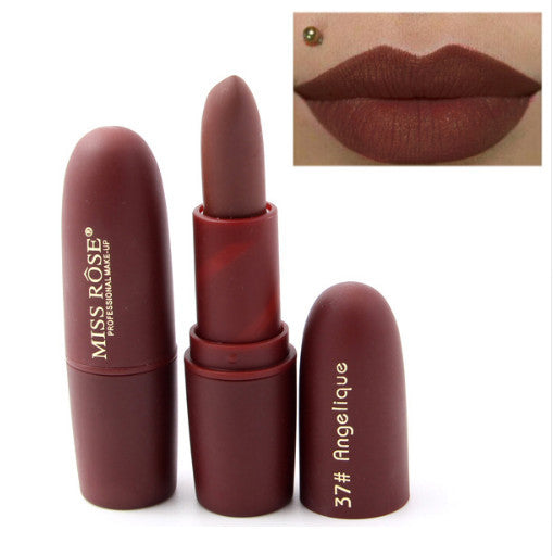 moisturizing lipstick lasts without fading