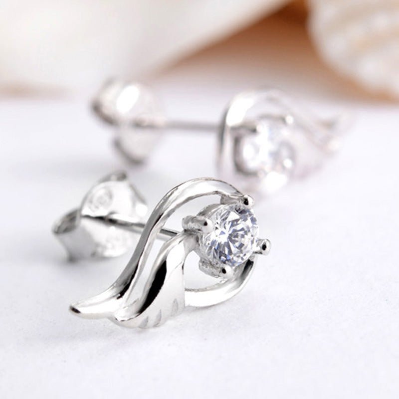 Women's Graceful And Fashionable Wings Shape Stud Earrings